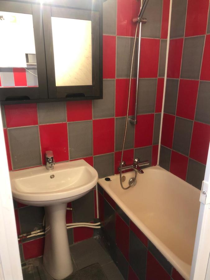 Lovely 1 Bedroom Apartment Close To Old Town Bukarest Exterior foto