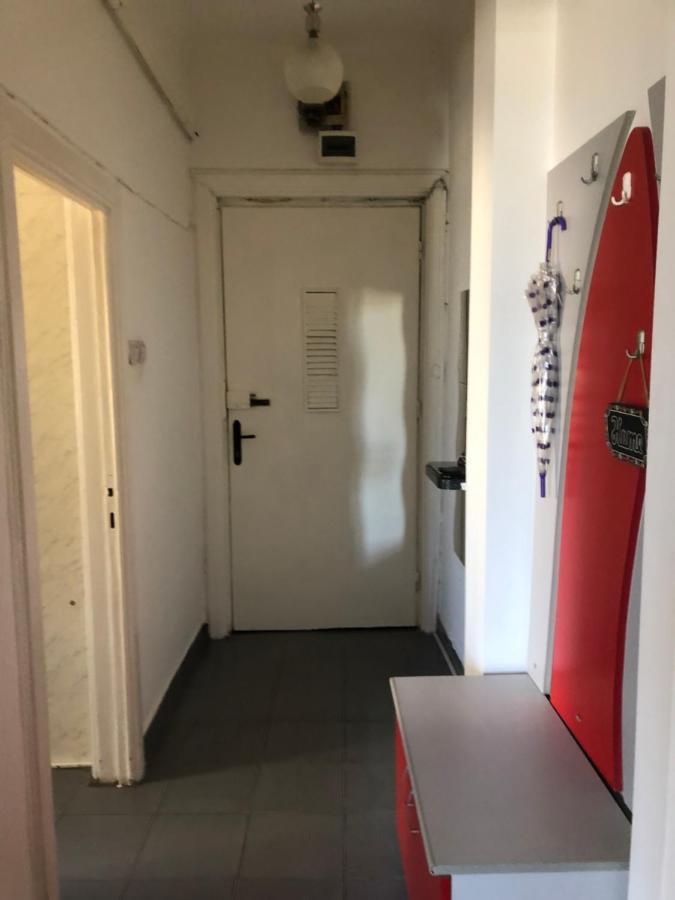 Lovely 1 Bedroom Apartment Close To Old Town Bukarest Exterior foto