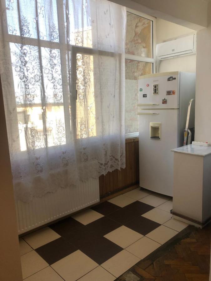 Lovely 1 Bedroom Apartment Close To Old Town Bukarest Exterior foto