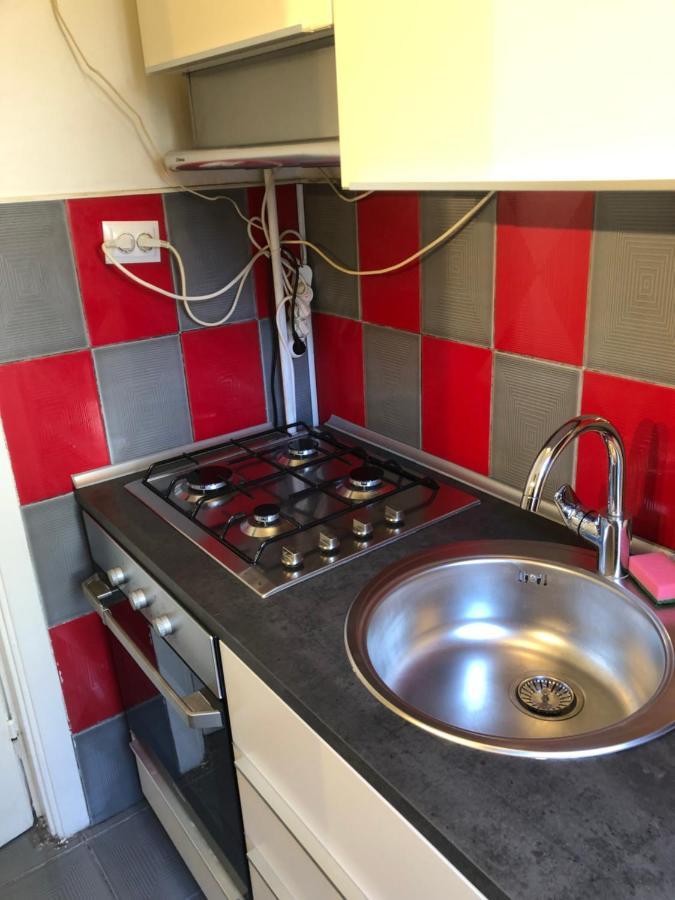 Lovely 1 Bedroom Apartment Close To Old Town Bukarest Exterior foto