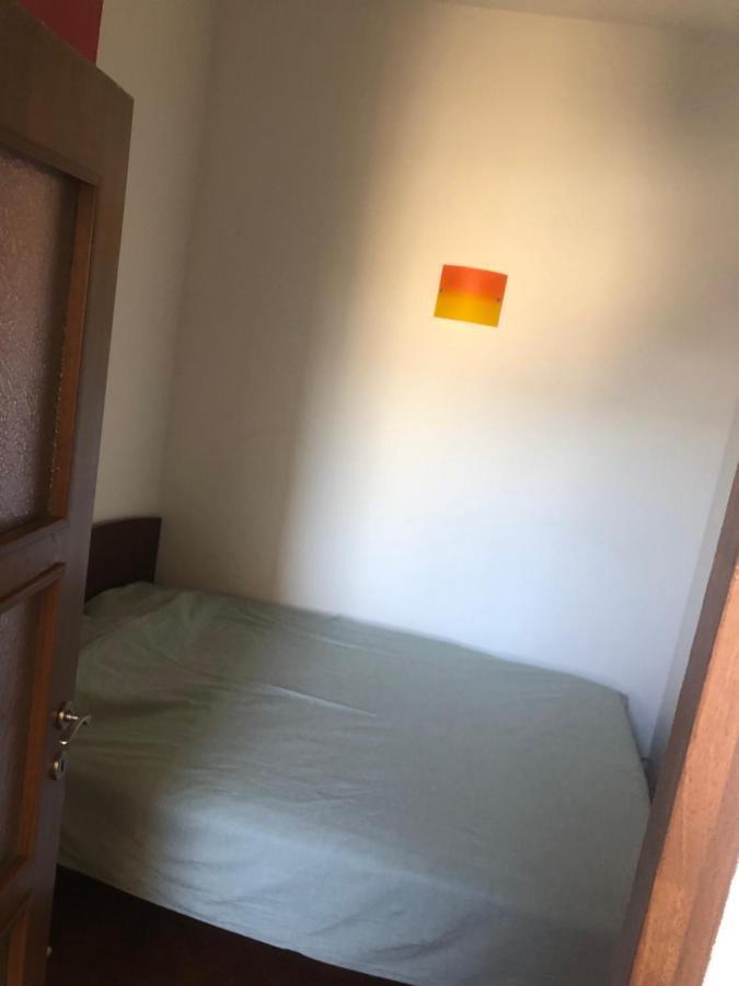 Lovely 1 Bedroom Apartment Close To Old Town Bukarest Exterior foto