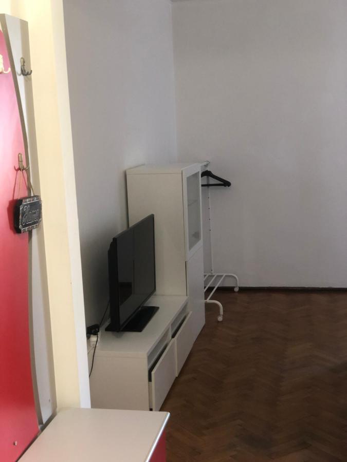 Lovely 1 Bedroom Apartment Close To Old Town Bukarest Exterior foto